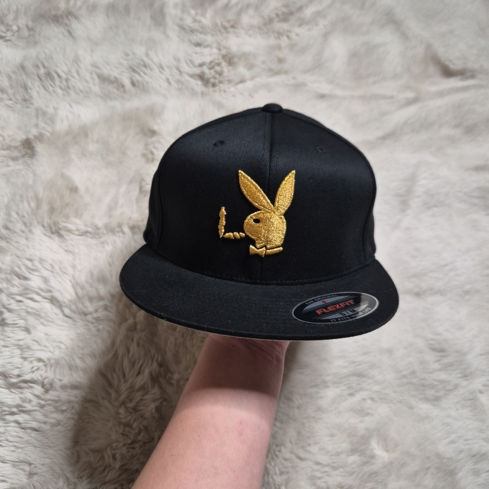Yupoong FlexFit Hat Fitted Cap Baseball Hat Gold Playboy Bunny Smoking Black ✨️